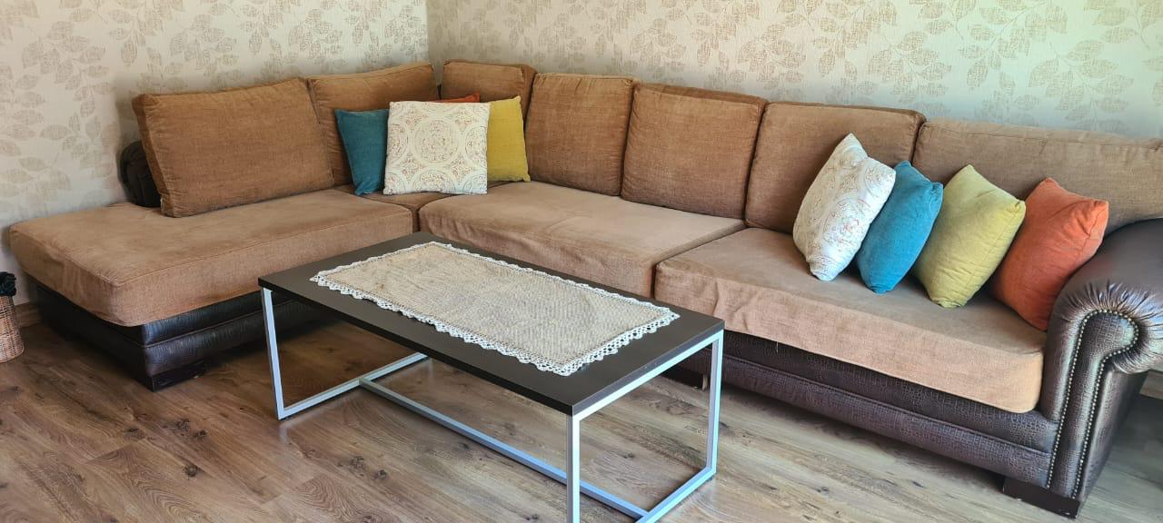 L Shape with Table