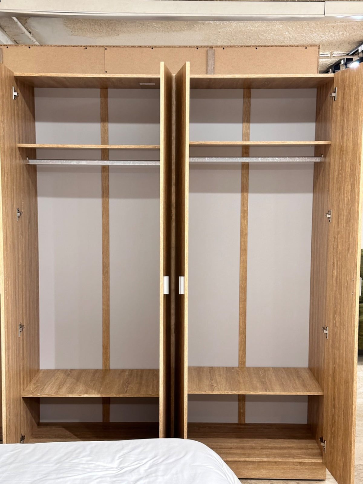 Twin Bedroom - 2 Beds and Closet