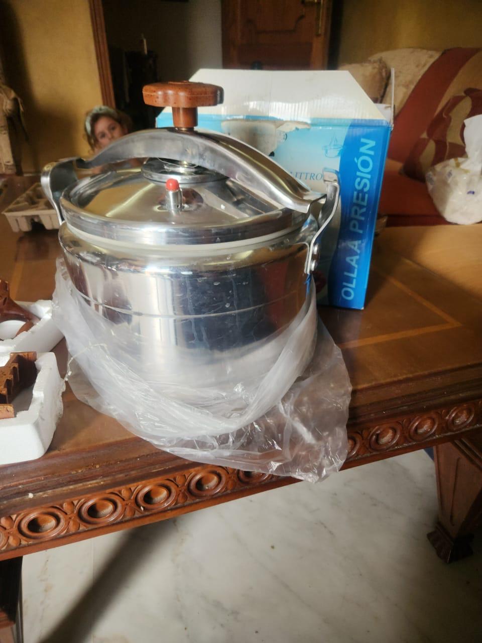 Pressure Cooker - New