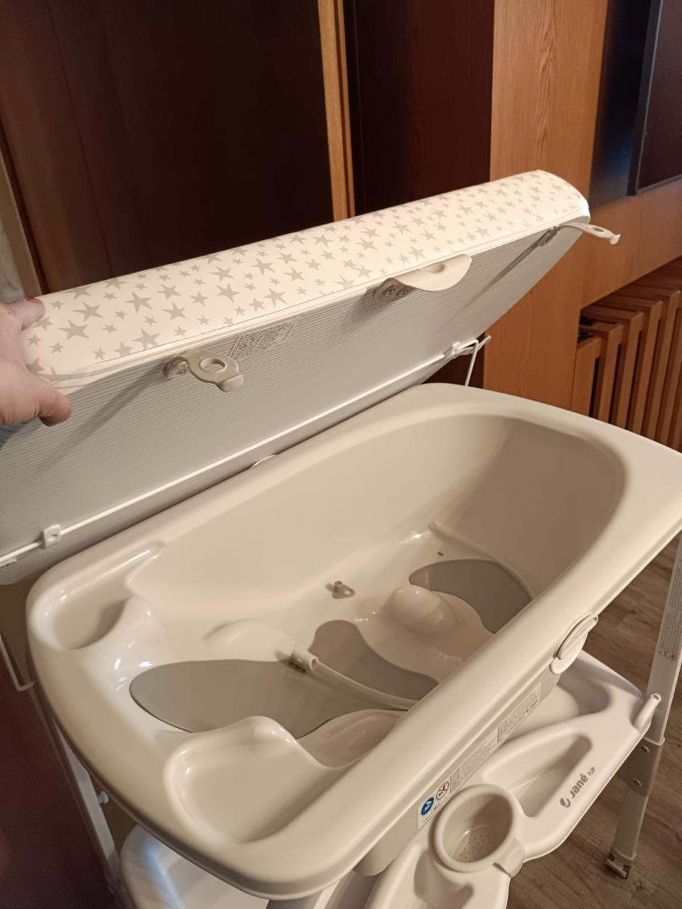 Bathtub and Changer