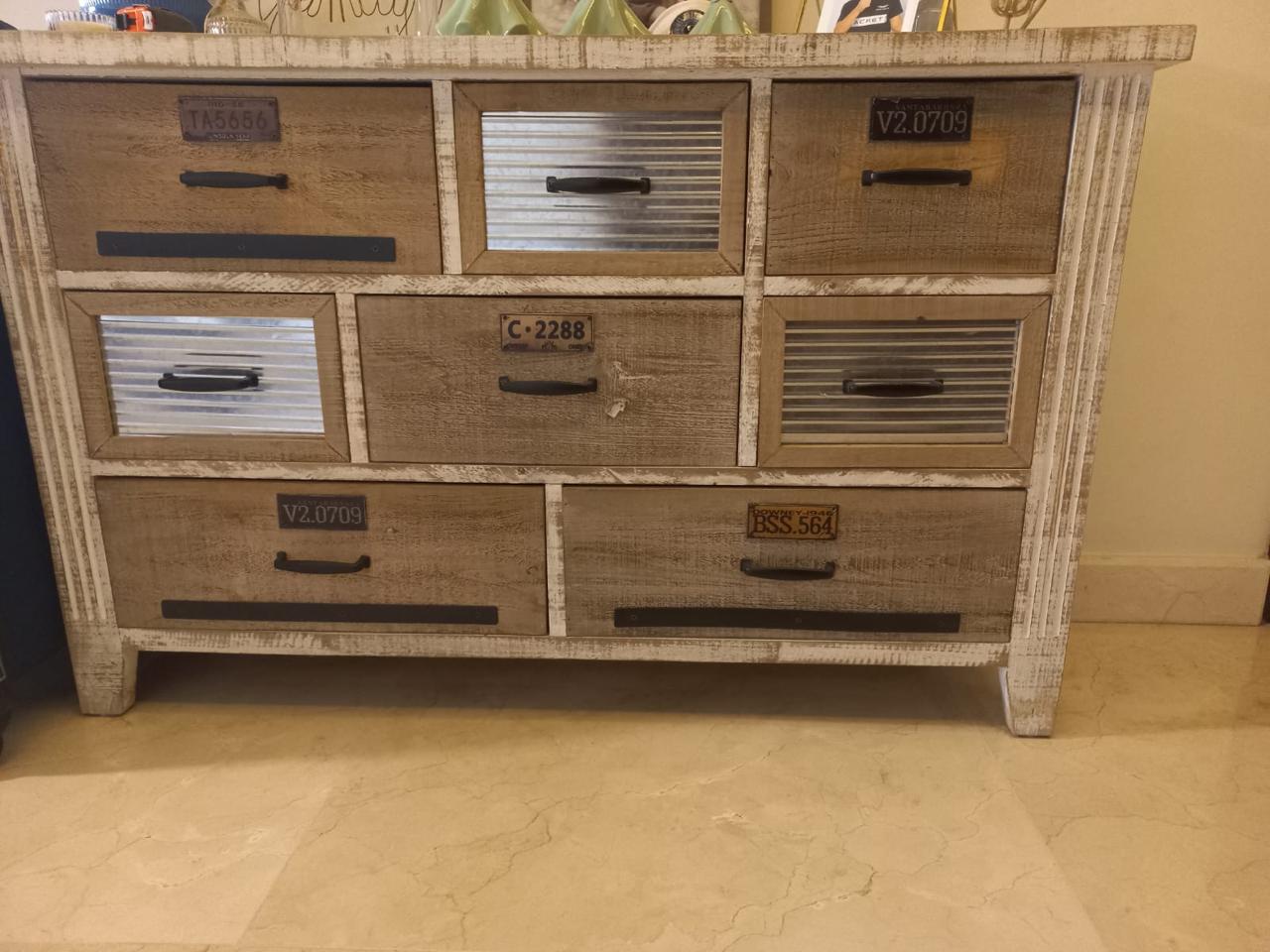 Side Board