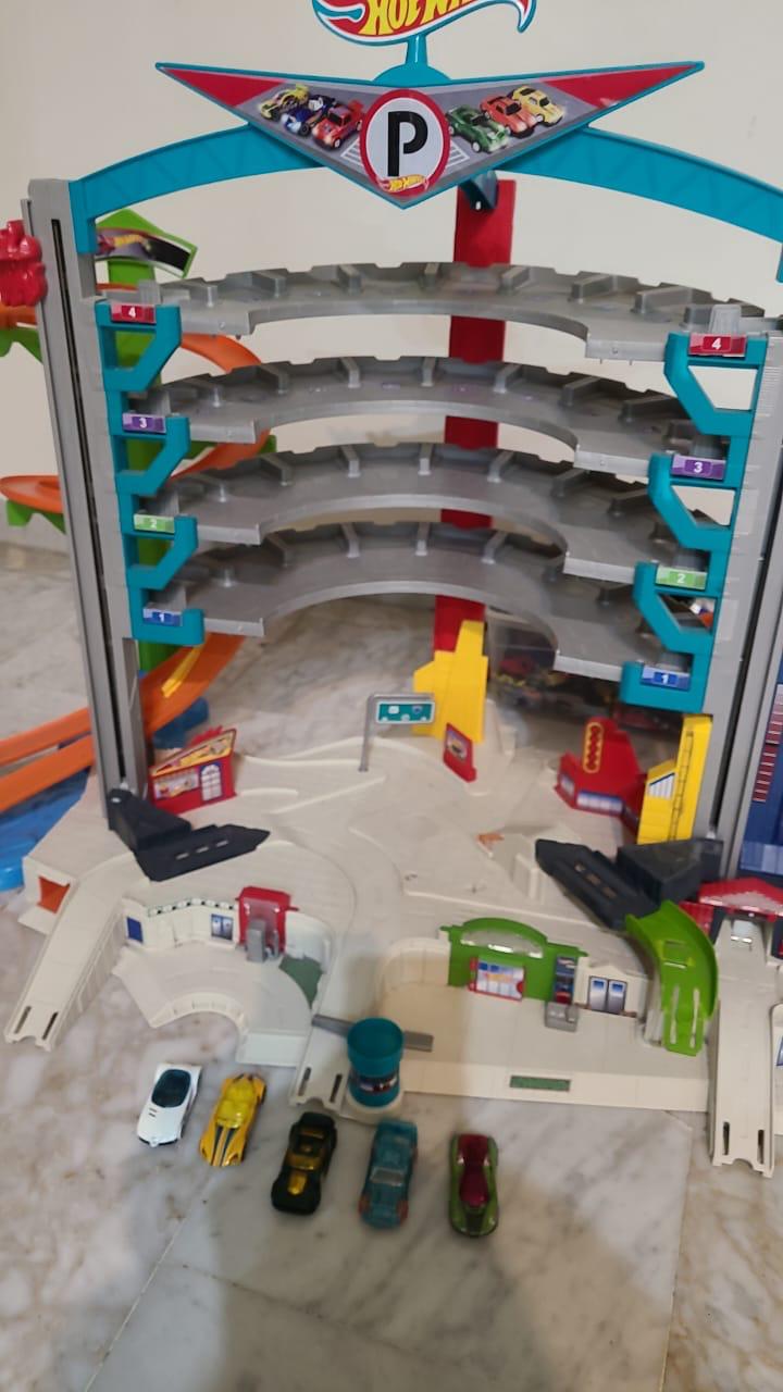 Hot Wheels Garage