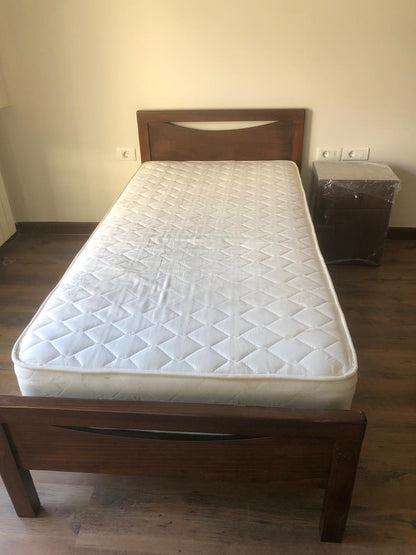 Set of 2 single Beds with Mattress