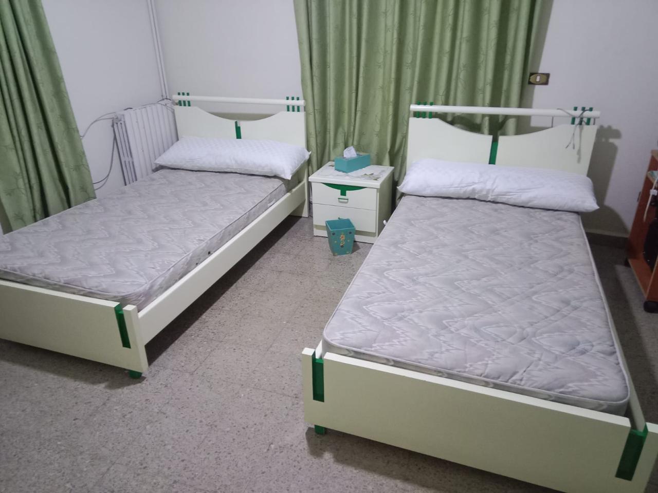 Set of 2 single Beds with Mattress