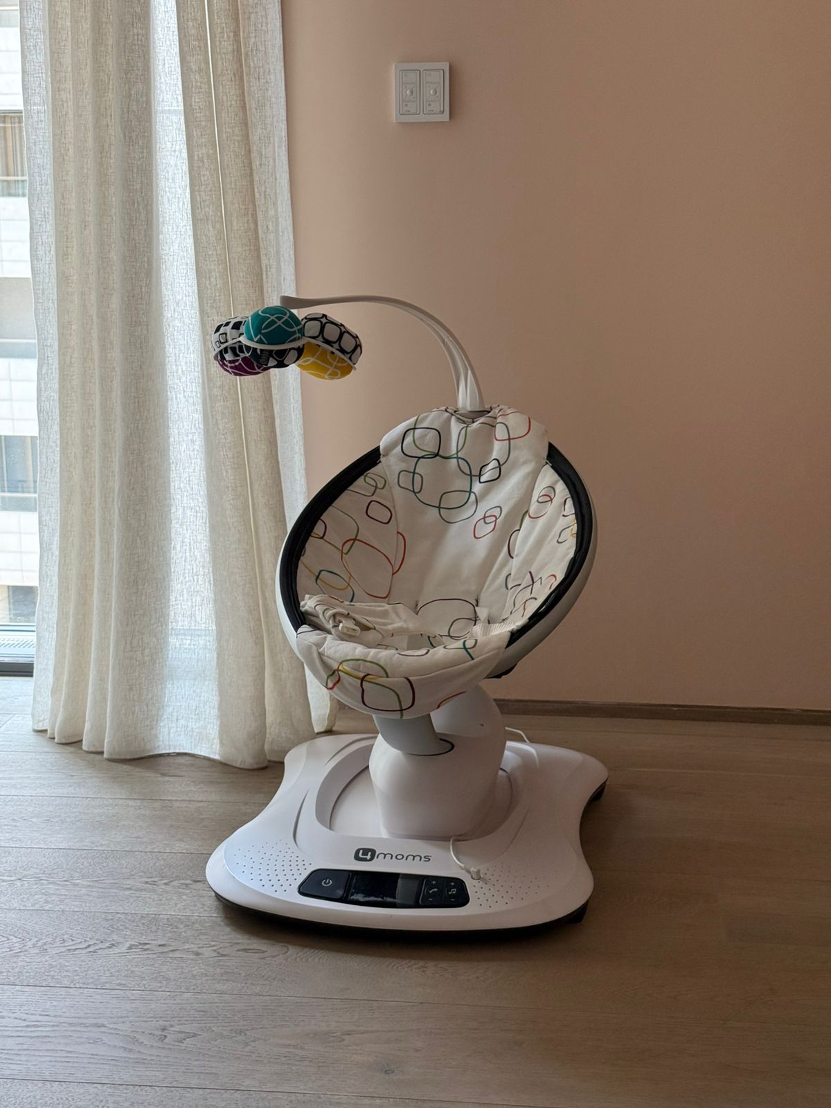 Electric Swing - Mamaroo 4 Moms