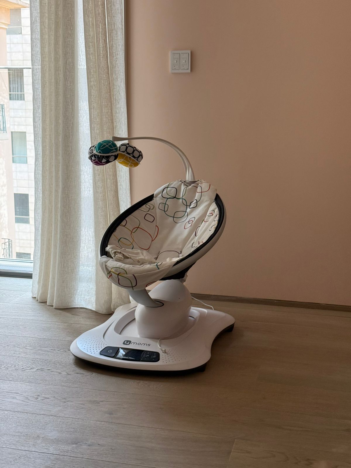 Electric Swing - Mamaroo 4 Moms