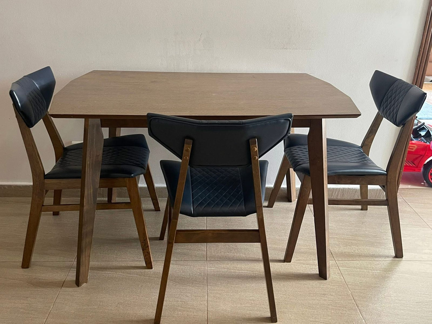 Table with 3 Chairs