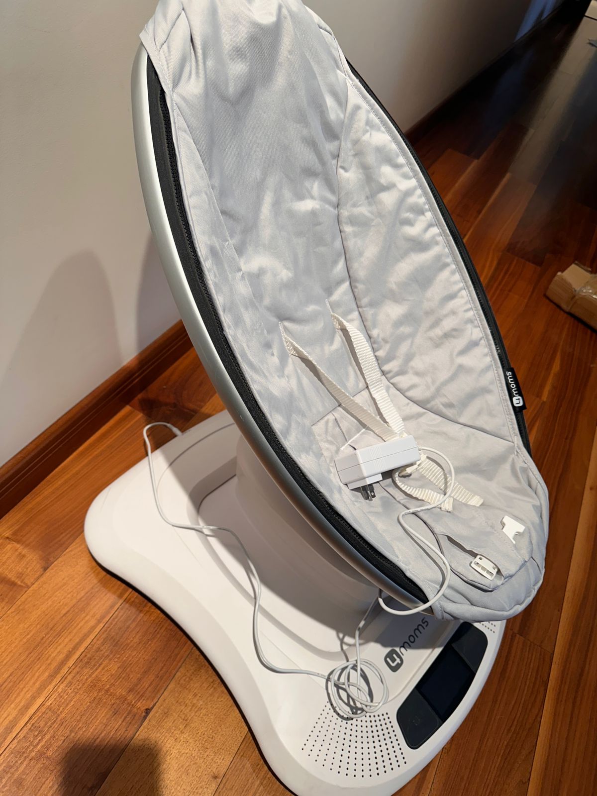 Electric Swing - Mamaroo 4 Moms