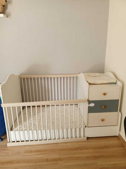 Wooden Crib with Drawers
