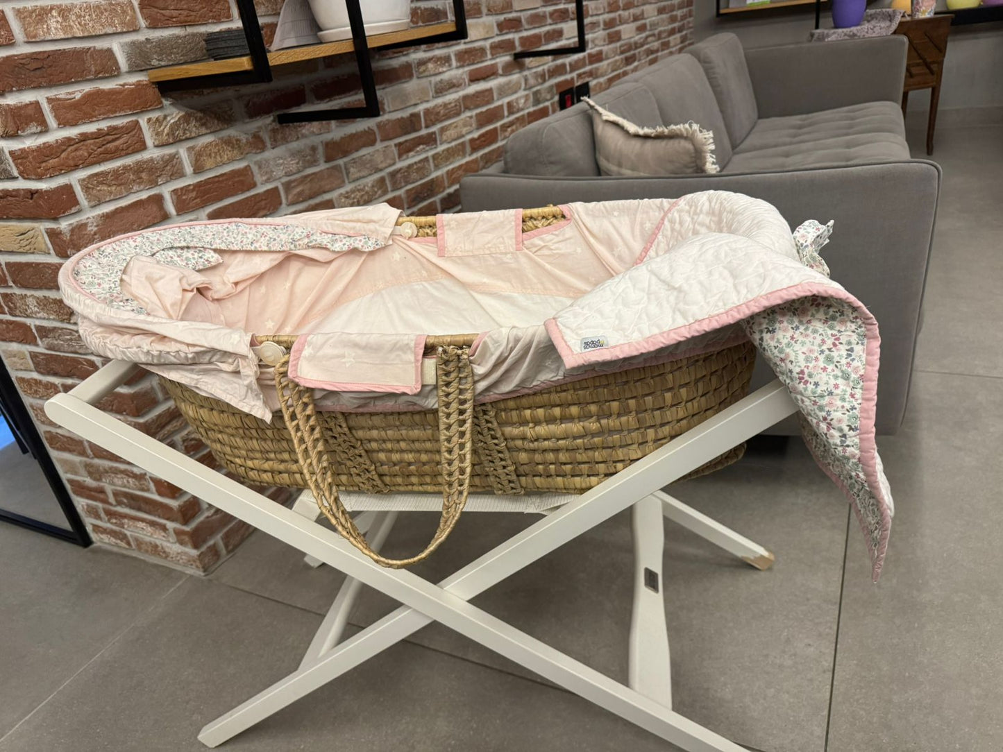 Bassinet with stand