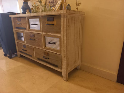 Side Board
