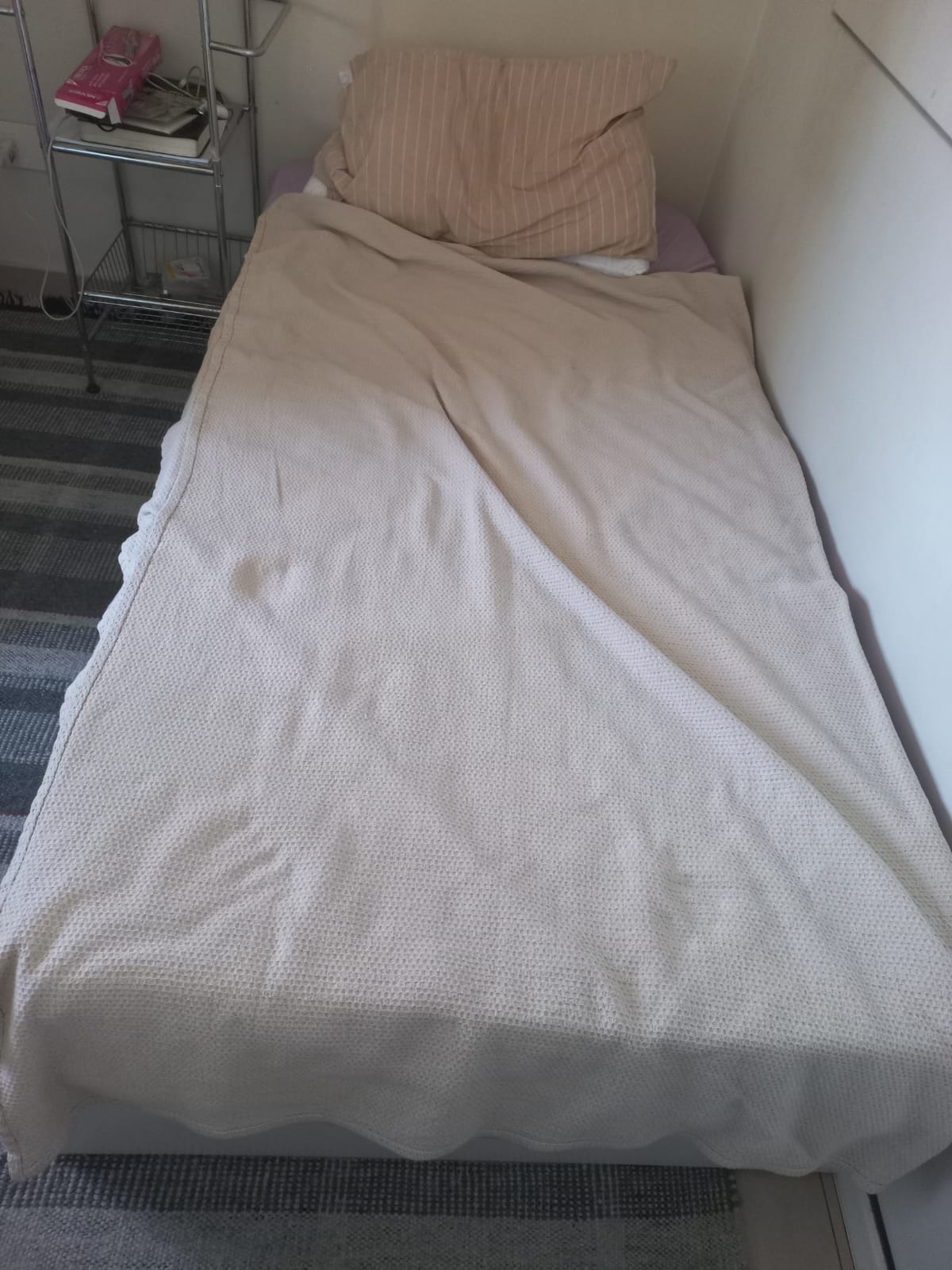 Single Bed and Closet