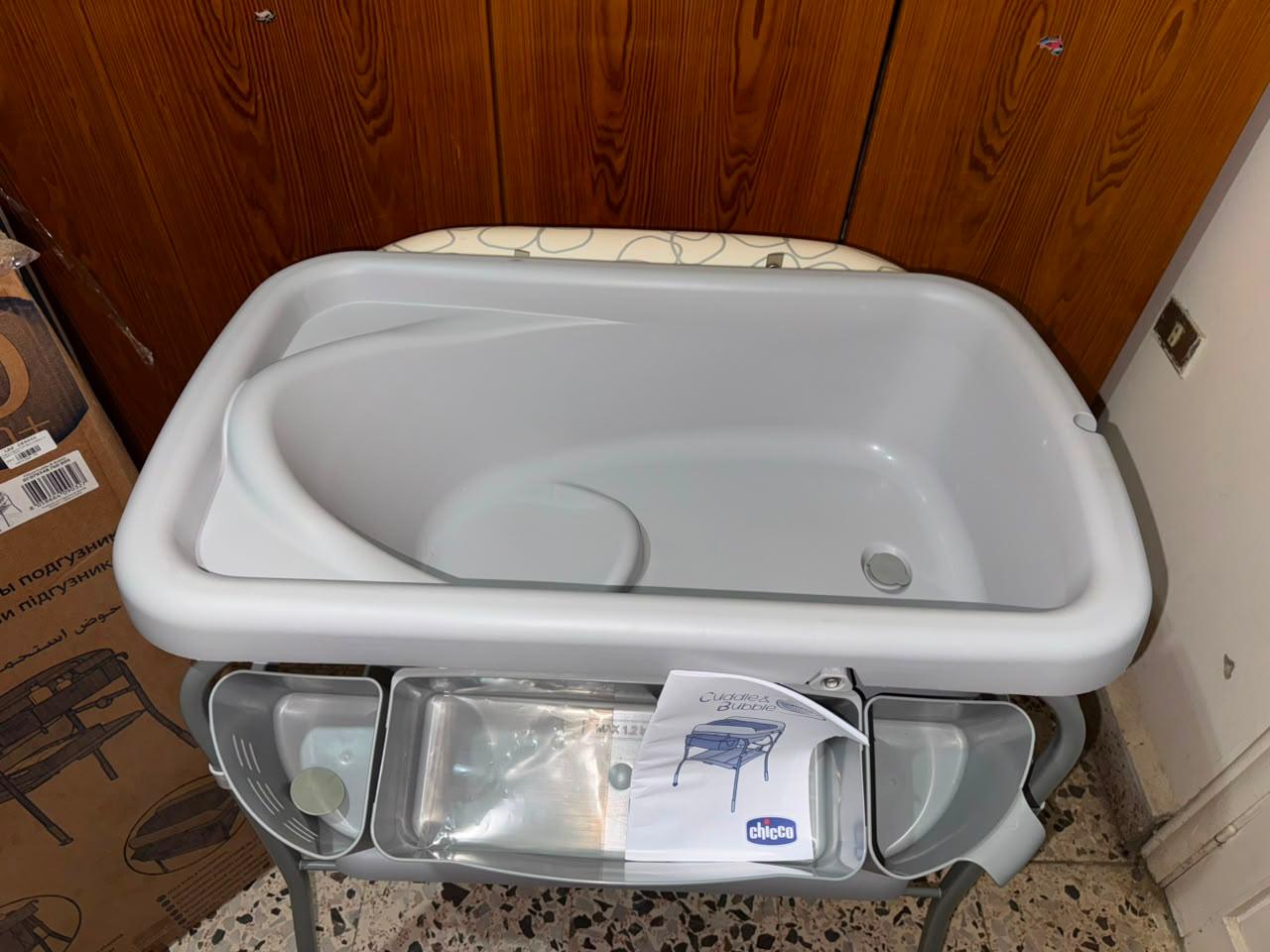 Bathtub & Changer