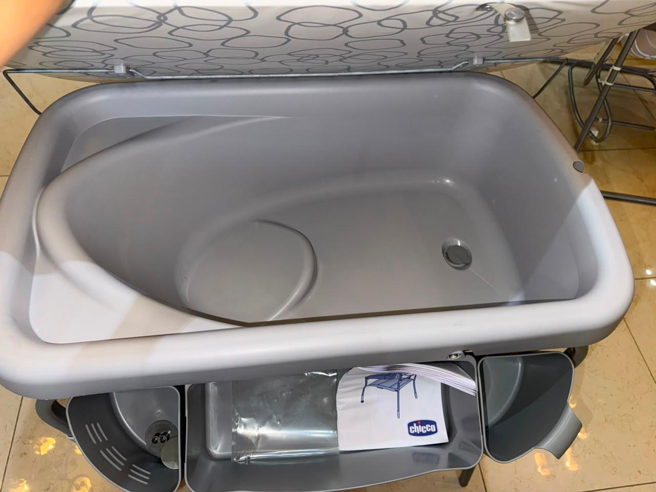 Bathtub & Changer