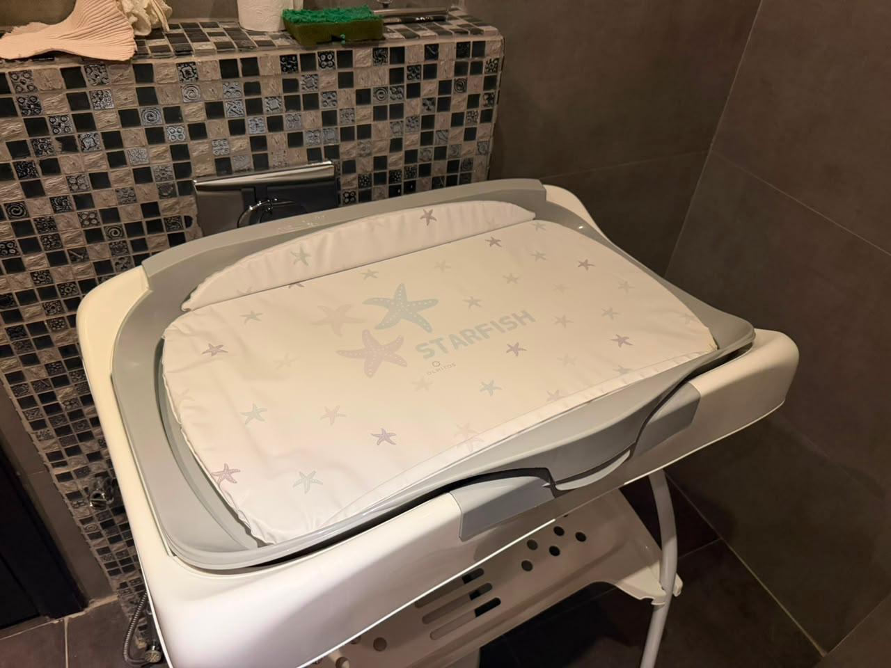 Bathtub and Changer