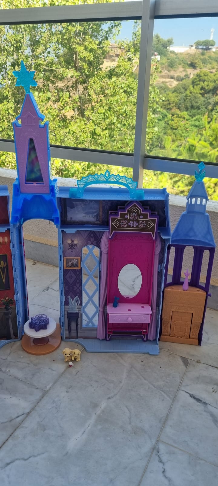Mattel Brand. Disney Frozen Arendelle Elsa Castle