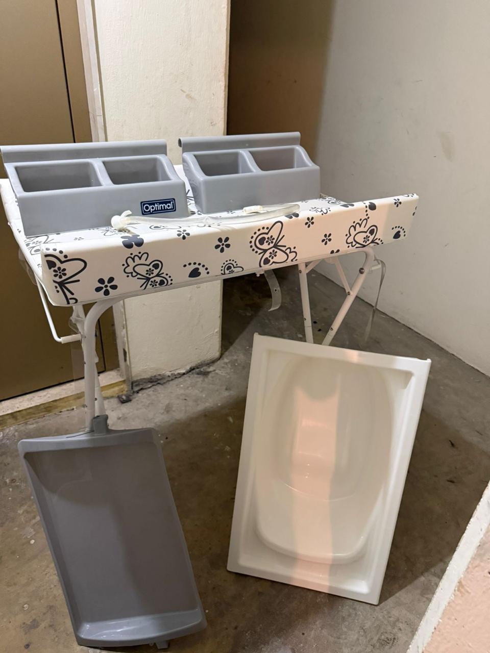 Bathtub & Changer