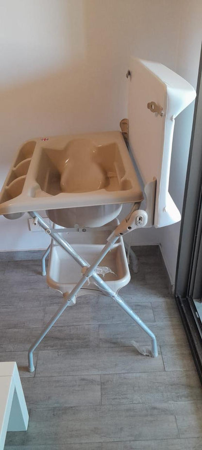 Bathtub & Changer